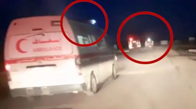 Videoda araçların ışıkları ve tepe lambaları net bir şekilde görülüyor