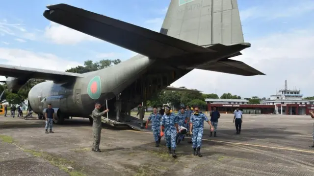 बांग्लादेश और अमेरिका के सैनिक