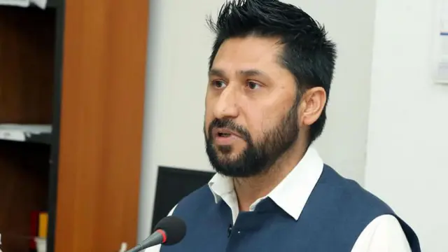 रवि लामिछाने संसदीय समितिमा वयान दिँदै