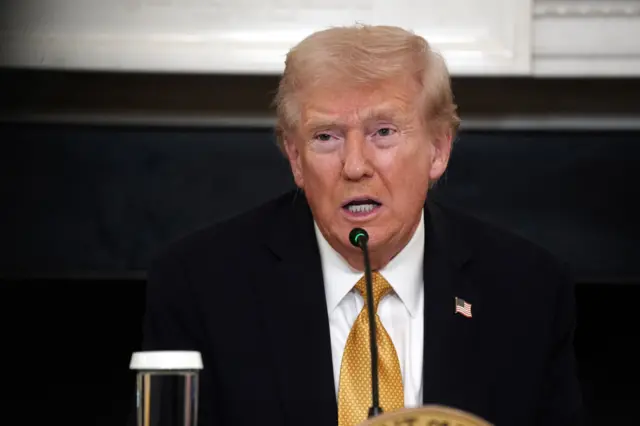 Donald Trump habla en una conferencia de prensa en Washington DC.