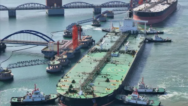 ইরানের বেশীরভাগ তেল চীনের শানডংয়ে এরকম টার্মিনালে নেয়া হয়