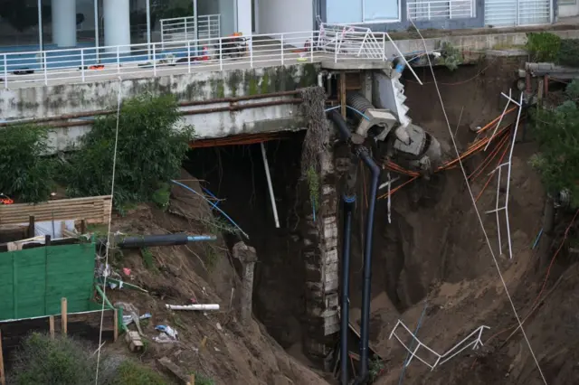 View of a building that suffered a sinkhole in its structure due to rainwater accumulation in Reñaca, Viña del Mar, Chile, taken on June 12, 2024. The property is built in a field of sand dunes in front of the beach, an area where luxury apartments have proliferated. (Photo by RODRIGO ARANGUA / AFP) (Photo by RODRIGO ARANGUA/AFP via Getty Images)