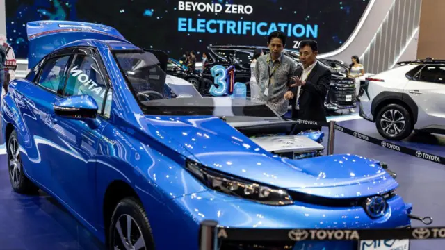 Toyota Mirai dipamerkan di GAIKINDO Indonesia International Auto Show (GIIAS) di Tangerang, Indonesia, pada 17 Juli 2024.