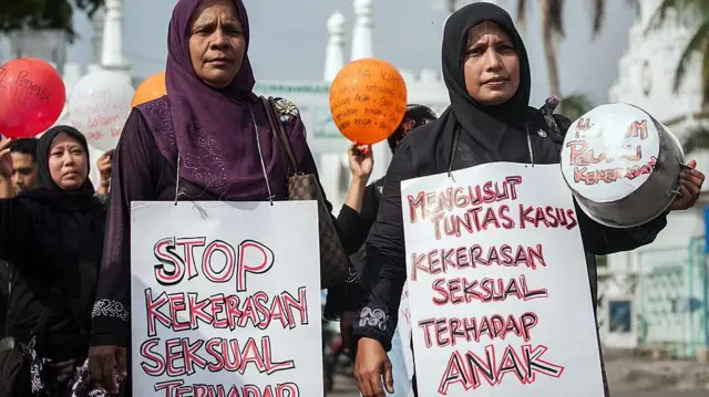 Aksi protes untuk menghentikan kekerasan seksual terhadap anak.