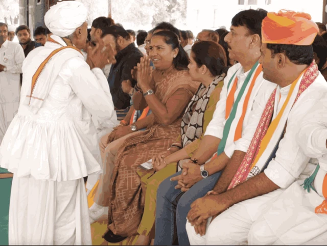 વાવ વિધાનસભા ચૂંટણી, ભાજપ, કૉંગ્રેસ, ગુલાબસિંહ રાજપૂત, સ્વરૂપજી ઠાકોર, ગેનીબહેન ઠાકોર, રાજકારણ, બીબીસી ગુજરાતી