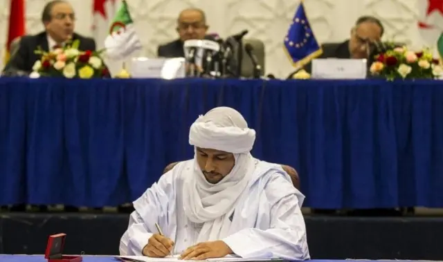 Bilal Ag Chérif, secrétaire général de la CMA, au moment du paraphe du projet d'accord de paix , le 14 mai 2015 à Alger. 