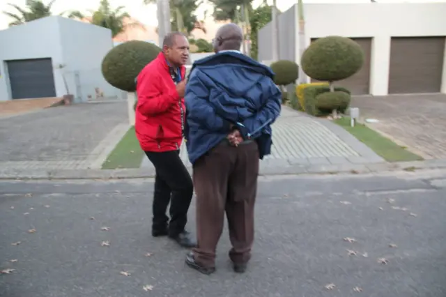 Fulgence Kayishema nyuma yo gutabwa muri yombi i Paarl muri Africa y'Epfo, nk'uko polisi y'iki gihugu ibivuga