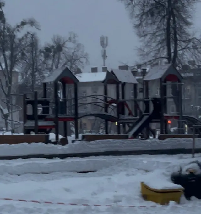 Знищений дитячий майданчик