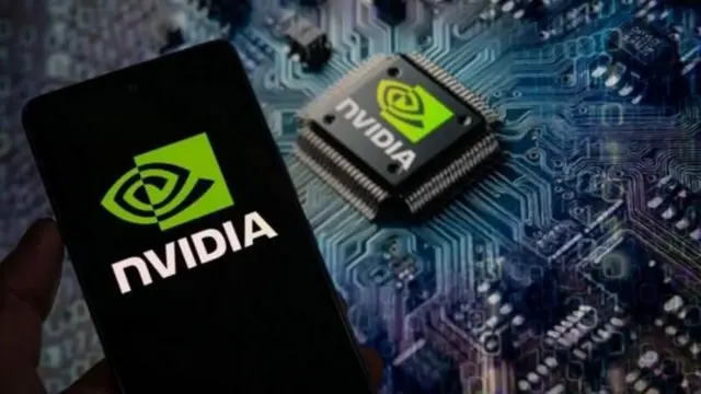 Nvidia ची स्थापना होण्यापूर्वी हुआंगने नोकरी सोडली.