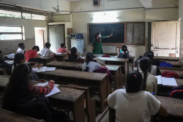 બીબીસી ગુજરાતી ગુજરાત શિક્ષણ શિક્ષક ભરતી ટેટ ટાટ ઉમેદવાર સરકારી નોકરી શાળા