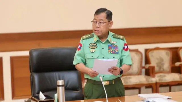 ဒုတိယဗိုလ်ချုပ်ကြီးဟောင်း  စိုးထွဋ် 