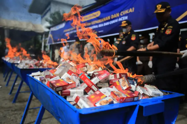 Direkorat Jenderal Bea Cukai menjadi ujung tombak Kementerian Keuangan untuk mengawasi produk ilegal memasuki Indonesia