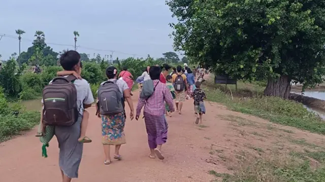 စစ်ကိုင်းတိုင်းအတွင်းက နေရပ်စွန့်ခွာနေကြရတဲ့ဒေသခံတွေ(ပုံဟောင်း)