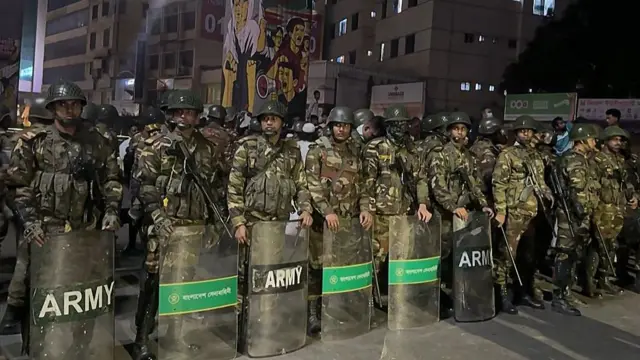 হামলার পর ঘটনাস্থলে এসে পরিস্থিতি নিয়ন্ত্রণে আনেন সেনা-পুলিশের সদস্যরা