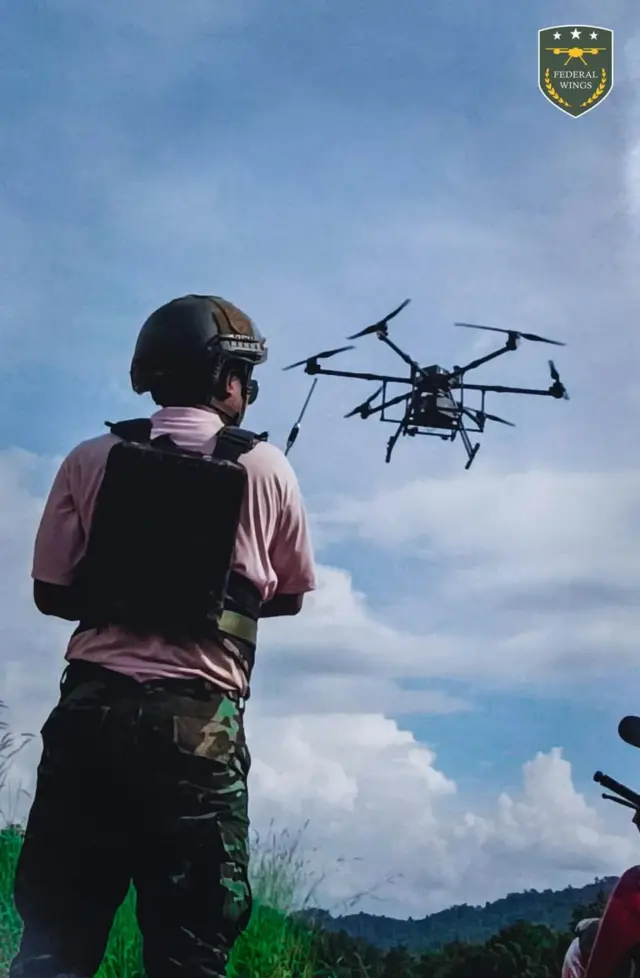  ဈေးသက်သာတဲ့ ဒရုန်းတွေကို ထိရောက်တဲ့လက်နက်အဖြစ်ပြောင်းလဲ အသုံးပြုခဲ့ကြပါတယ်။