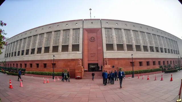 संसद भवन की सुरक्षा में चूक