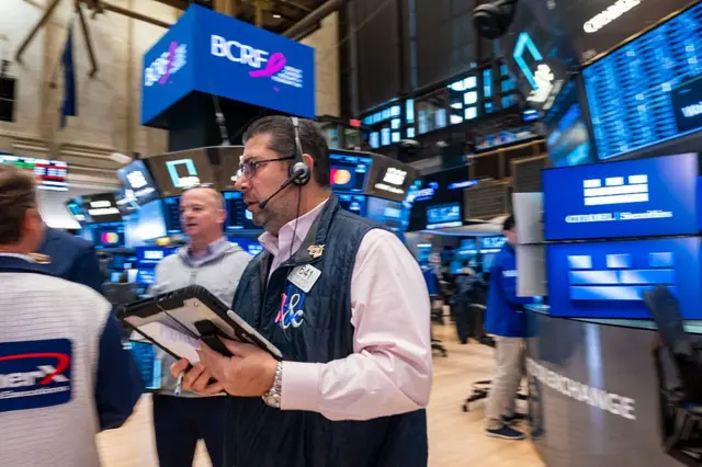 Un corredor en la Bolsa de Valores de Nueva York el viernes 17 de octubre de 2025.