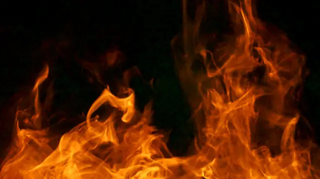 সৌদি আরবের রিয়াদের সোফা কারখানায় আগুনে ১৬ বাংলাদেশী মারা গেছে, ছবিটি প্রতীকি