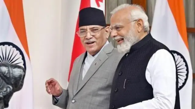 नेपाल के प्रधानमंत्री पुष्प कमल दाहाल प्रचंड के साथ पीएम मोदी