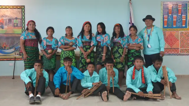 O grupo de dança e música Isberyala ensaia no centro cultural.