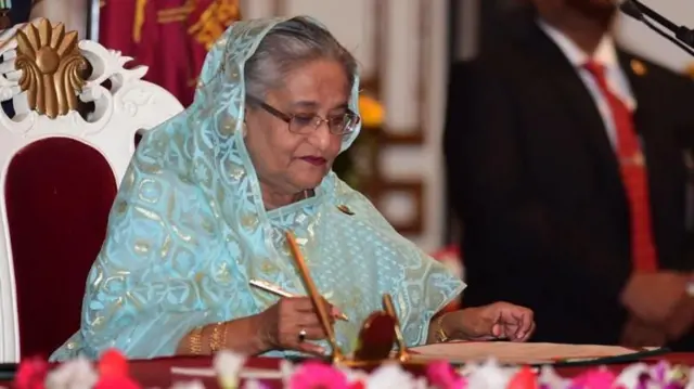 আওয়ামী লীগের বিরুদ্ধে প্রশাসনে দলীয়করনের অভিযোগ রয়েছে