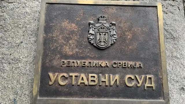 mesingana tabla na zgradi Ustavnog suda u Beogradu, glavnom gradu Srbije