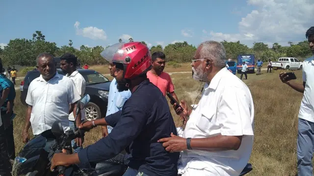 අමාත්‍යවරයාට පක්ෂපාතී පිරිස් හා ගම්වාසීන් අතර එහිදි නොසන්සුන්තාවයක්ද හටගත් අතර, තත්ත්වය පාලනයට පොලිසියද කැඳවා තිබුණි.