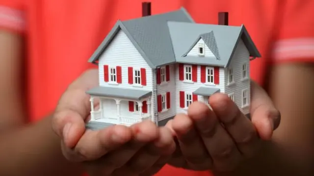 இனி இந்த வரி விலக்கைப் பெற, வீட்டு உரிமையாளருக்கும் வாடகைதாரருக்கும் இடையிலான உறவை வெளிப்படுத்துவது கட்டாயமாக்கப்படும்.
