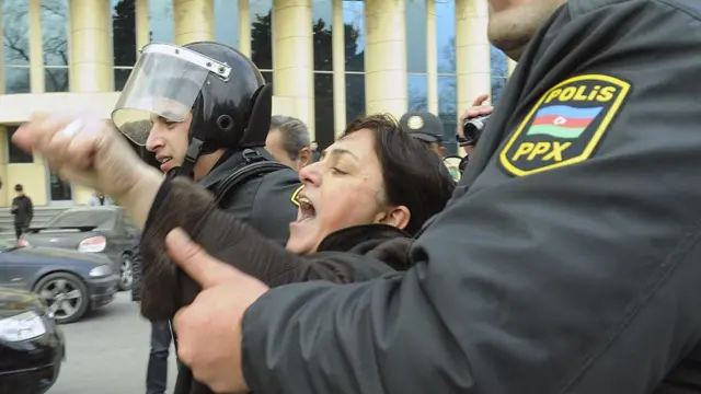 Полиция жестоко разогнала несанкционированный митинг, избив и арестовав десятки людей. 2013 год.