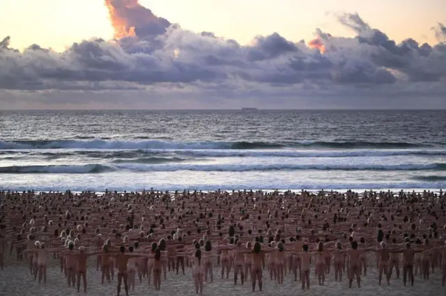 naked volunteers Bondi Beach