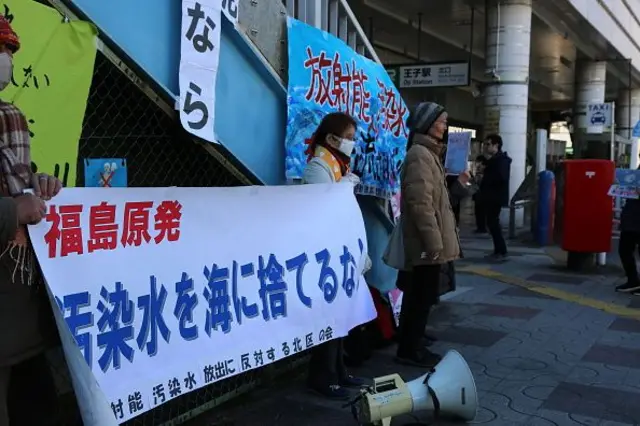 2024 年 3 月 10 日，日本东京，人们抗议排放核污染废水。