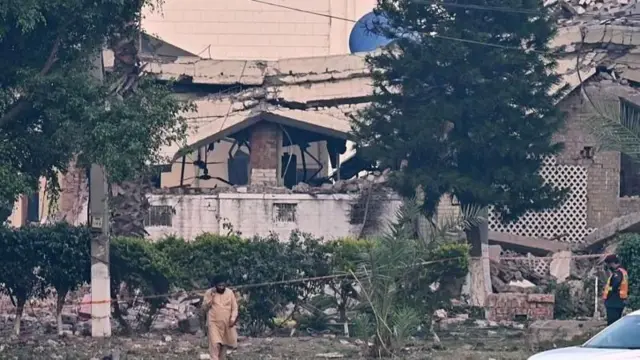 मुरिदकेमा भारतीय आक्रमणपछि क्षतिग्रस्त भवन