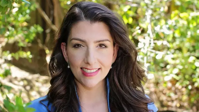 Daktari wa uzazi, Aimee Eyvazzadeh, AKA 'egg whisperer' anajulikana kwa kufanya karamu za kugandisha yai.