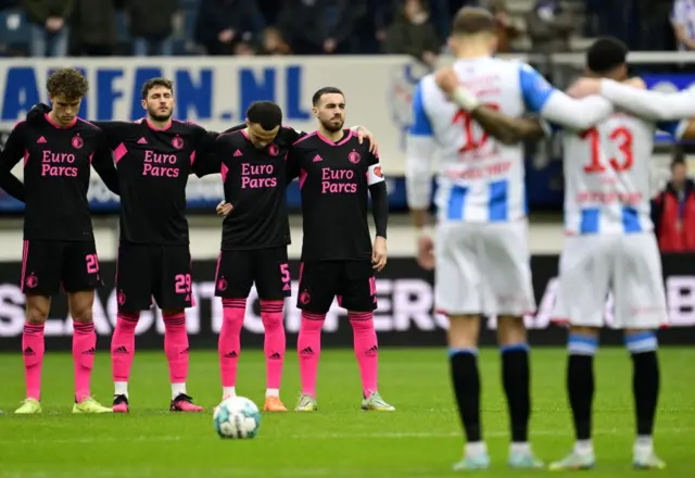 Hollanda'da futbol maçlarında da depremde hayatını kaybedenler için saygı duruşunda bulunuluyor