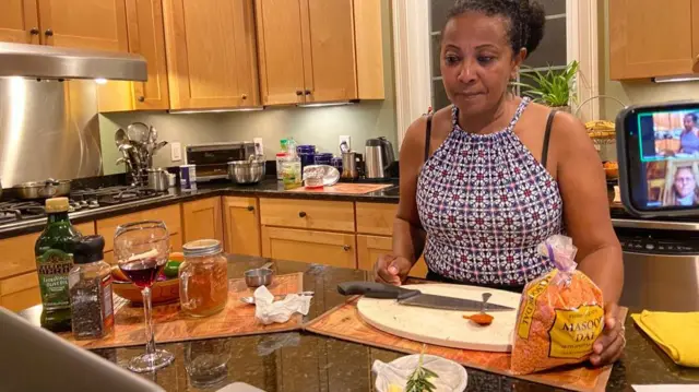 ኣልጋነሽ ኣብ ምድላው መግቢ