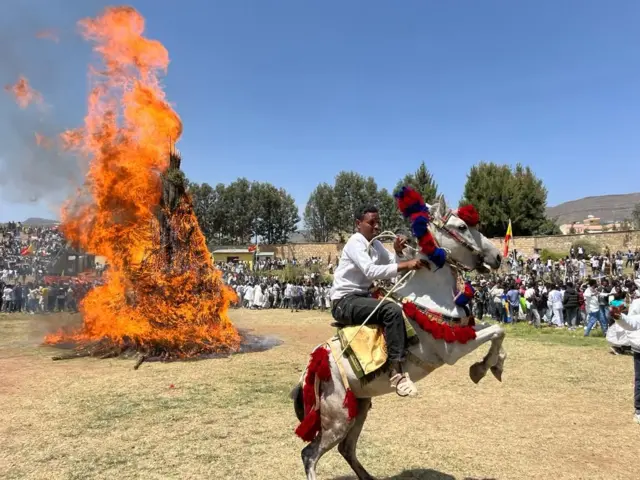 ምርኢት ምግላብ ፈረስ ኣብ ደመራ