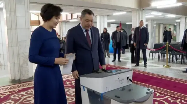Президент Садыр Жапаров жубайы менен