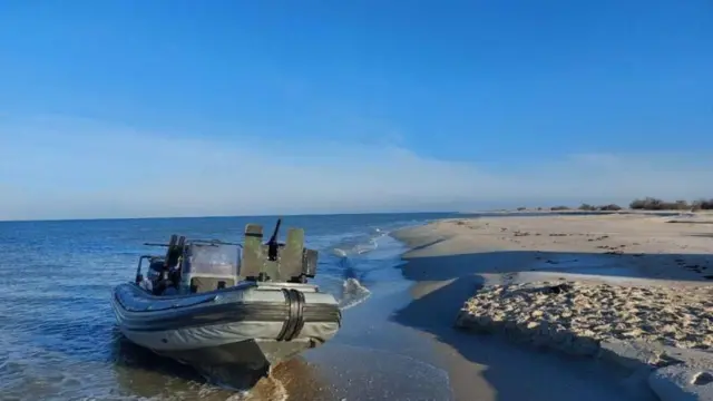 Украинская лодка предположительно с убитыми бойцами ССО у побережья Тендровской косы