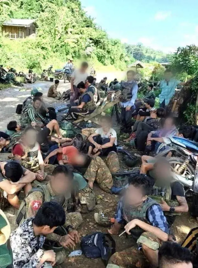  ဆုတ်ခွာခွင့်ပြုဖို့ တော်လှန်ရေးပူးပေါင်းအဖွဲ့တွေကို တောင်းဆိုလာတဲ့ စစ်ကောင်စီတပ်ဖွဲ့ဝင်တွေ