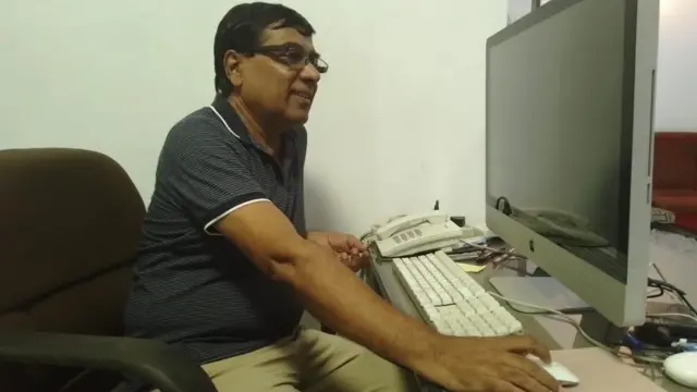 1993 වසරේදී 'ද ෆොන්ට් මාස්ටර්' නමින් තමන්ගේ ම ආයතනයක් ආරම්භ කළ අතර, ඔහු පරිගණක අකුරු නිර්මාණය සඳහා පිවිසුණේ ඉන් පසුව ය.