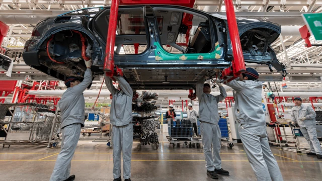 د میران نظر دا دی چې جزايي تعرفې کولی شي د چین او اروپا په څېر هغه سوداګریز ملګري چې مقاومت کوي دا نظر پرې منلی شي.