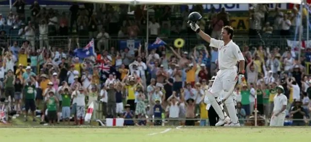 વનડેમાં 9619 નોંધાવનાર ગિલક્રિસ્ટનો સ્ટ્રાઈક રેટ 96.94નો છે. ટેસ્ટ મેચમાં પણ તેમનો સ્ટ્રાઈક રેટ 81.95નો છે ગિલક્રિસ્ટની પ્રવાહમય ક્ષમતાએ ઓસ્ટ્રેલિયન ટીમની સ્લીપ ફિલ્ડિંગને પણ મજબૂત કરી હતી ક્રિકેટ ભારત ઑસ્ટ્રેલિયા ગિલક્રિસ્ટ