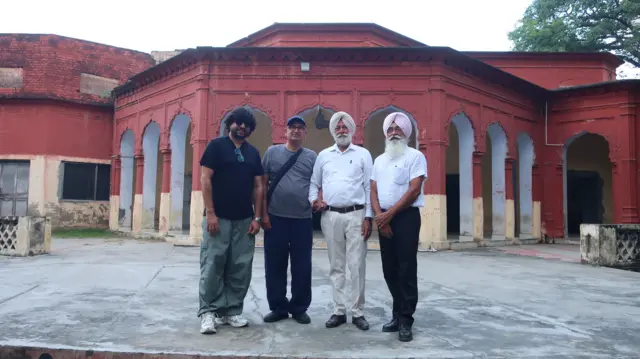 ਮਿਹਰਬਾਨ ਉਮੀਦ ਕਰ ਰਹੇ ਹਨ ਕਿ ਹਨੀ ਤ੍ਰੇਹਨ ਦੁਆਰਾ ਬਣਾਈ ਫਿਲਮ ਵਿੱਚ ਸ਼ਿਵ ਦਾ ਅਸਲ ਰੂਪ ਉੱਘੜ ਕੇ ਲੋਕਾਂ ਸਾਹਮਣੇ ਆਵੇਗਾ।