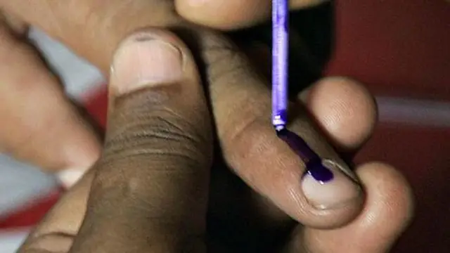 उंगली पर लगाई गई ये स्याही इस बात का संकेत है कि आप वोट डाल चुके हैं