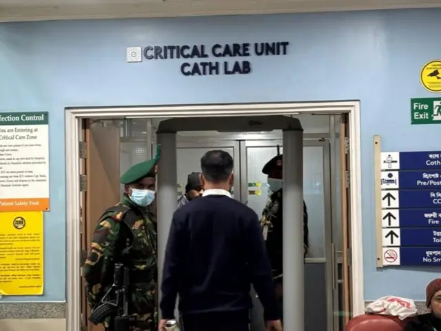 মঙ্গলবার ভোরে ঢাকার একটি হাসপাতালে চিকিৎসাধীন অবস্থায় মারা যান খালেদা জিয়া