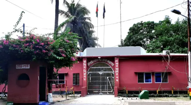 কারাগারের ডাক্তারই সোনালি খাতুনের চিকিৎসা করছেন 