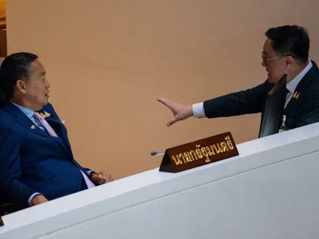 นายกฯ เศรษฐา กับ รมช.จุลพันธ์ ระหว่างการประชุมสภาเพื่ออภิปรายงบในวันที่สอง เมื่อ 20 มิ.ย.