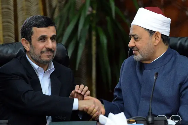 الإمام الأكبر شيخ الأزهر أثناء لقاء الرئيس الإيراني أحمدي نجاد