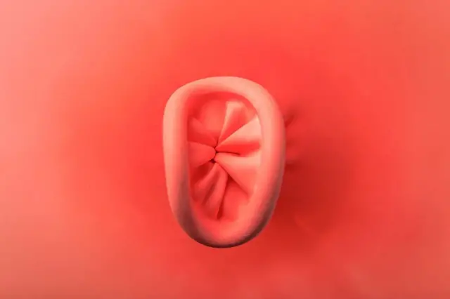 ገለ ሰባት ካብ ካልኦት ንላዕሊ ይፈሱ