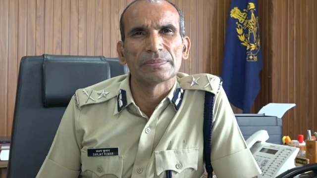 भोपाल पुलिस कमिश्नर संजय कुमार के अनुसार दो लोगों को गिरफ़्तार किया गया है